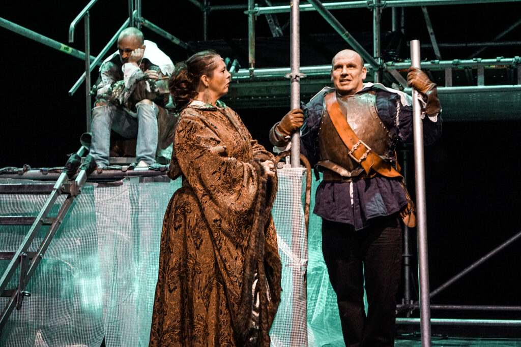 Laurent Collombert, Muriel Darras et Pierre Matras dans Ubu Roi
