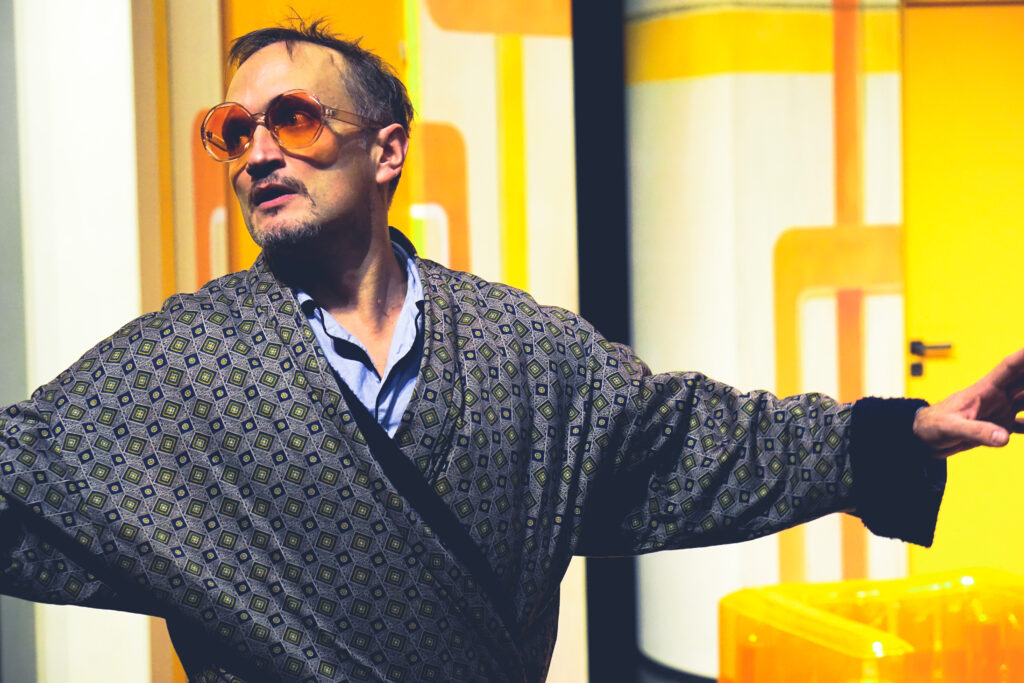Pierre Matras dans Oscar. Photo : Claire Gontaud