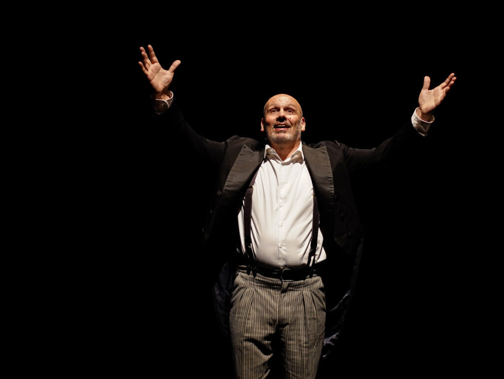 2 poids 3 mesures, Raymond Devos Mise en scène Laurence Roy Avec Laurent Collombert et Loïc Carcassès Photo : Claire Gontaud